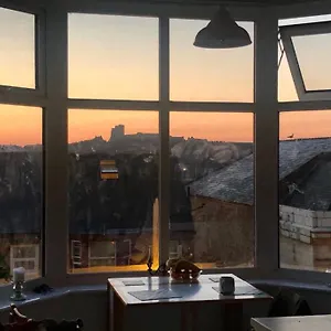 Castle View Apartment- 3rd Floor Scarborough