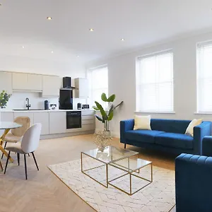 The Salisbury - Luxury By In Scarborough